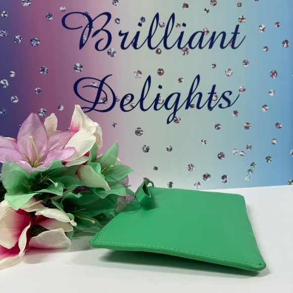 PADDED QUILT CLUTCH WRISTLET - Picture 3 of 8